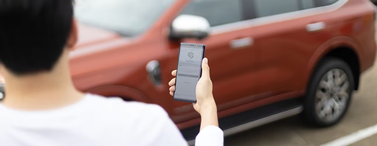 Ứng dụng Ford kết nối với xe